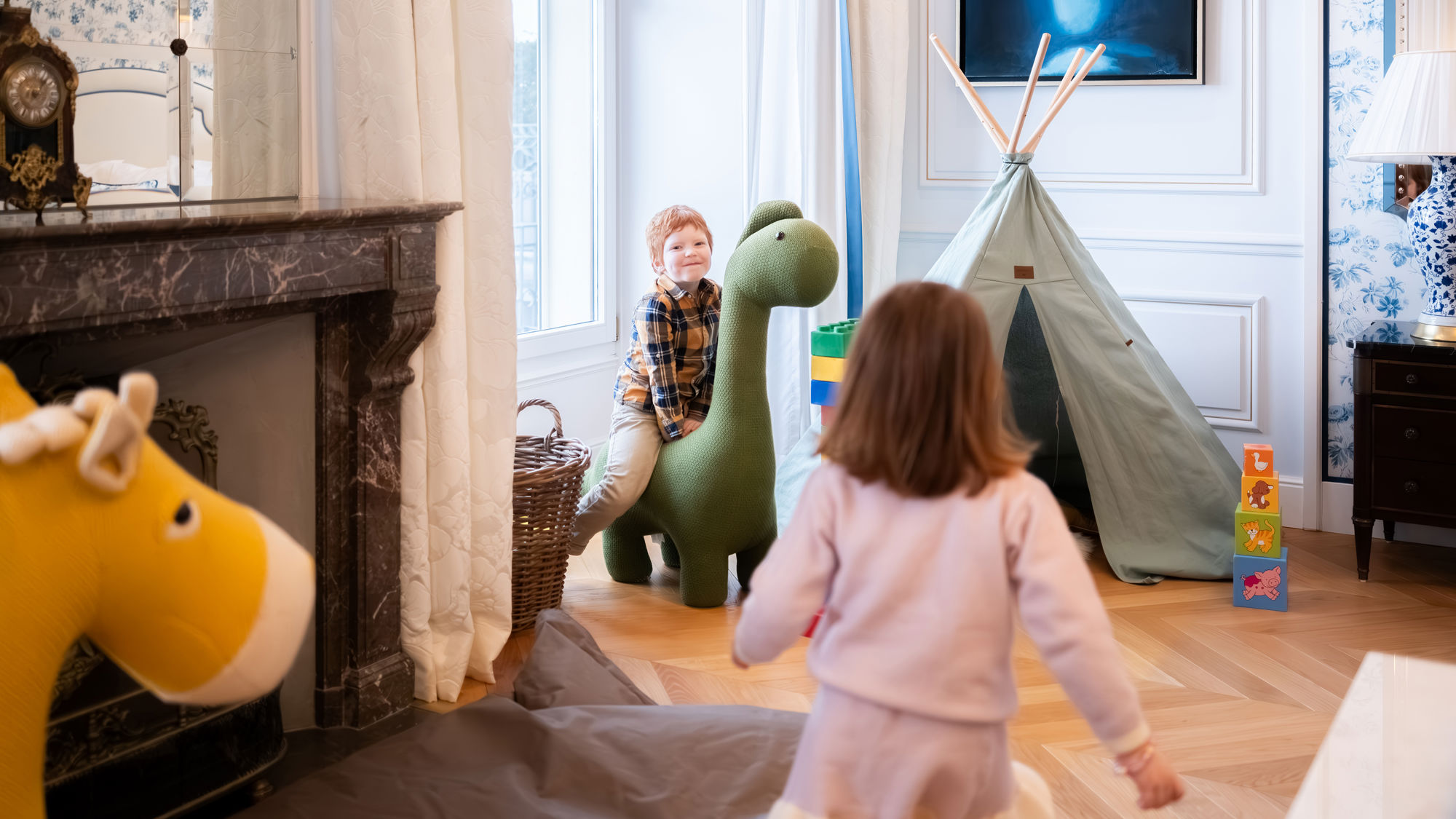 beau-rivage-palace-chambre-famille-accueil-enfants-espace-jeu-02.jpg